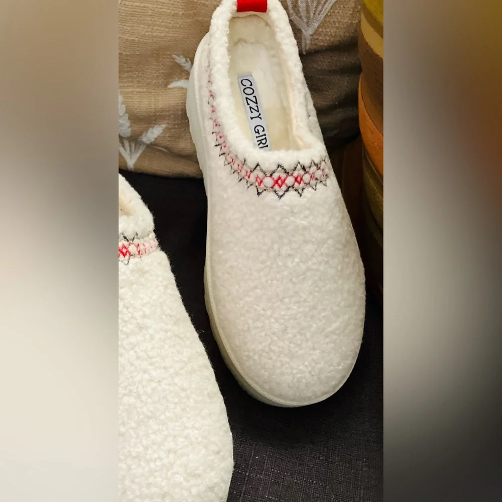 White Cozy Women's Sherpa Platform Shoes with Aztec Accents with pull tab - Picture 5 of 6